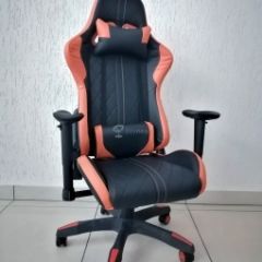 Кресло геймерское Barneo K-52 (черная экокожа оранжевые вставки) в Кургане - kurgan.mebel24.online | фото
